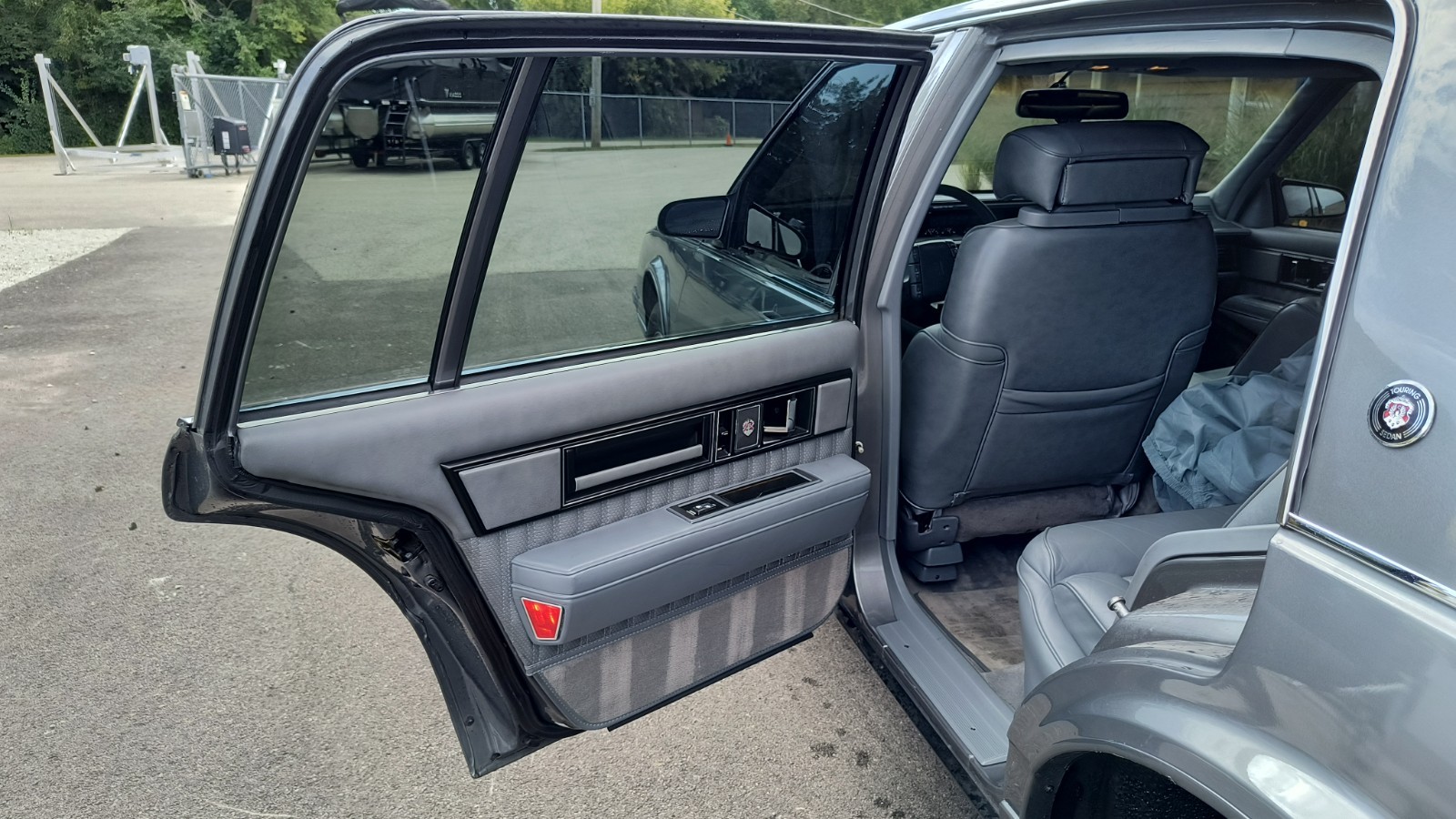 Oldsmobile-98-1989-Sedan-18