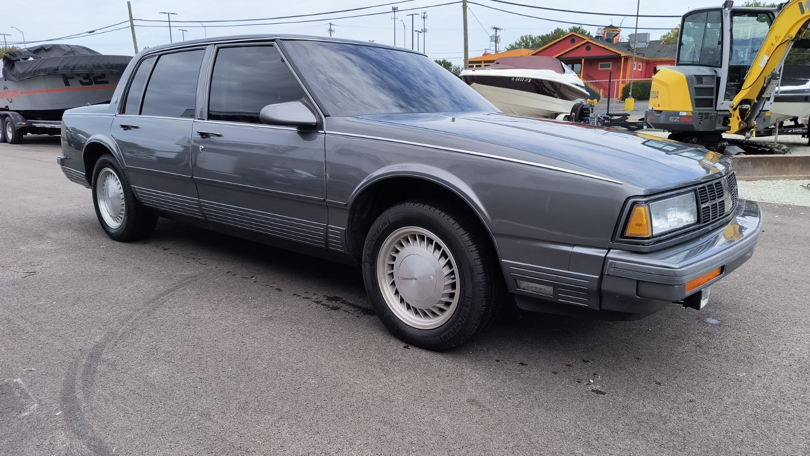 Oldsmobile-98-1989-Sedan-2