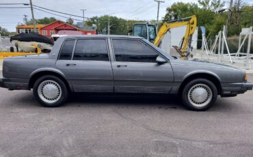Oldsmobile-98-1989-Sedan-3