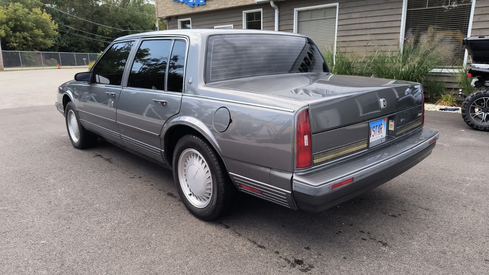 Oldsmobile-98-1989-Sedan-6