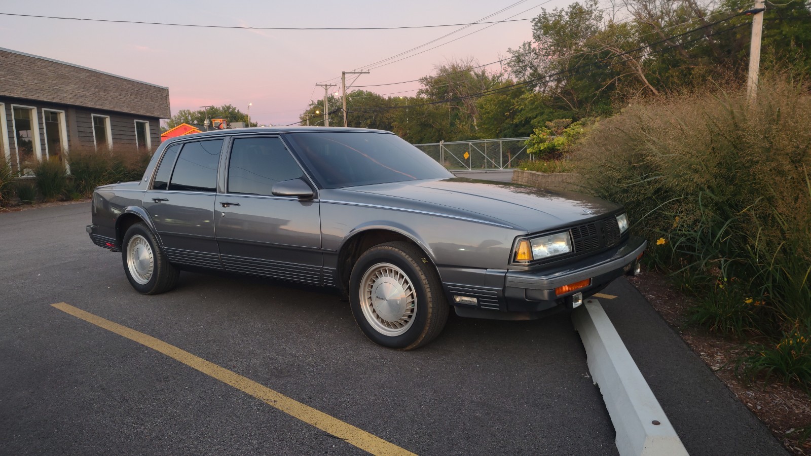 Oldsmobile-98-1989-Sedan
