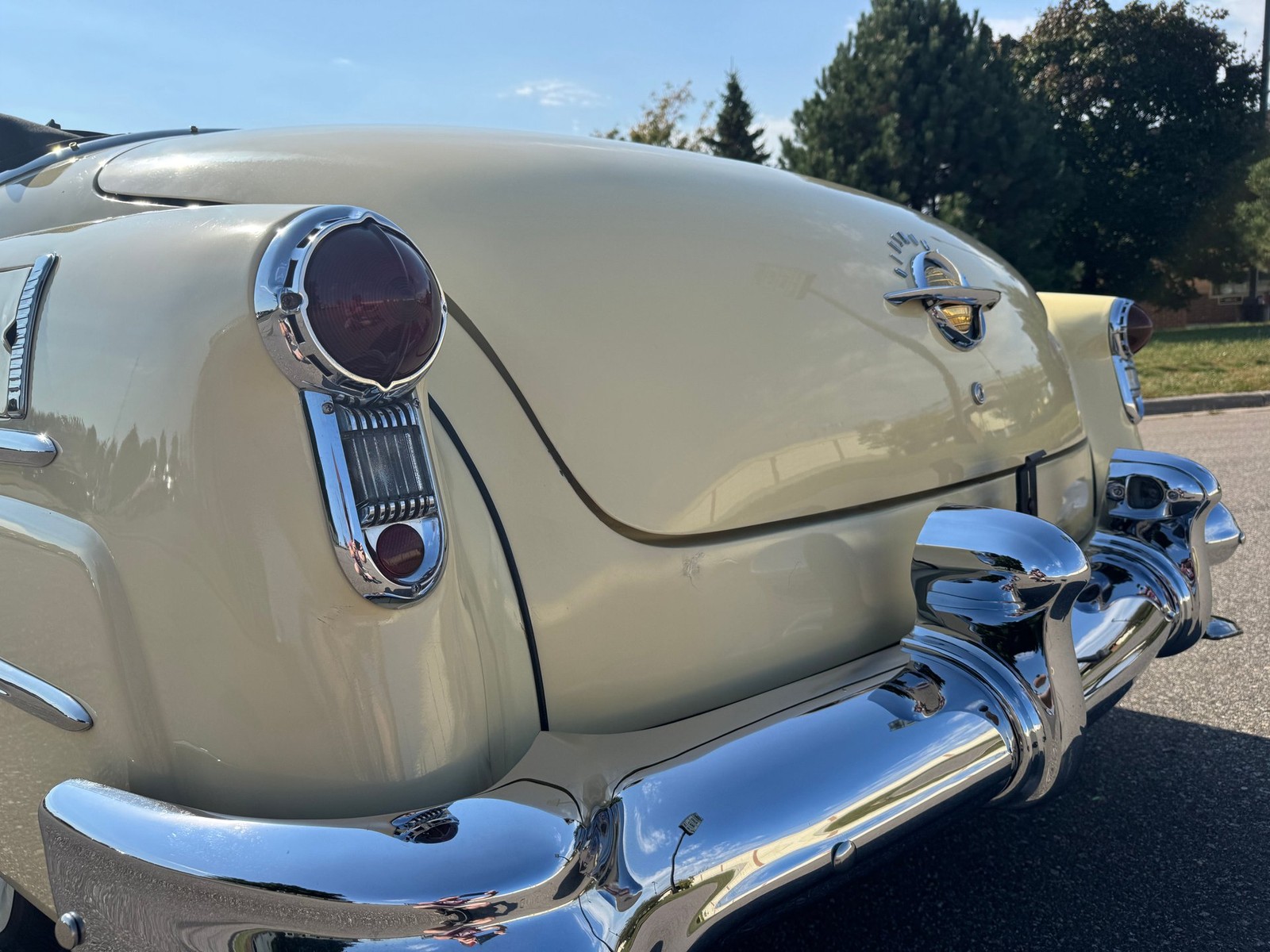 Oldsmobile-98-Deluxe-Convertible-1951-Convertible-30
