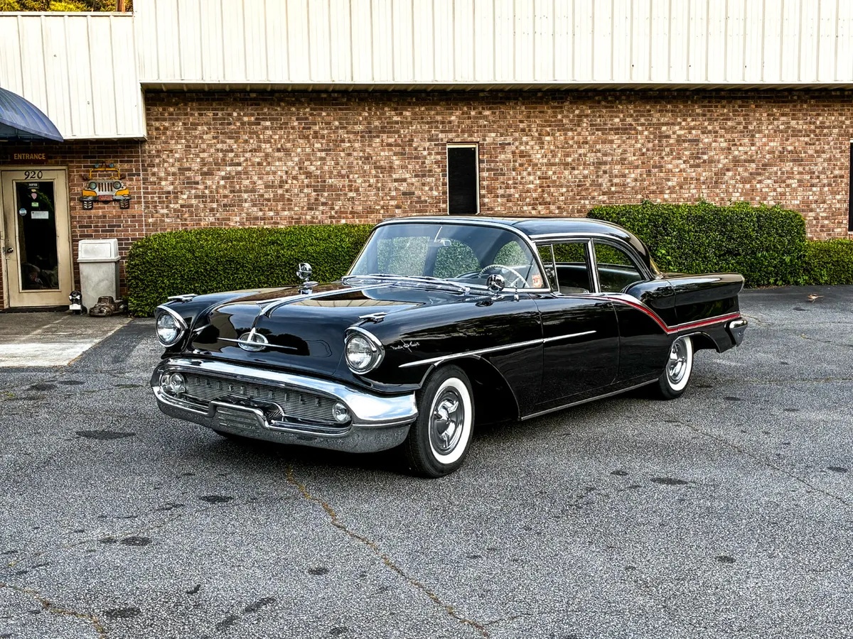 Oldsmobile-98-j-2-1957-Black-Gray-Brocade-Clothe-1