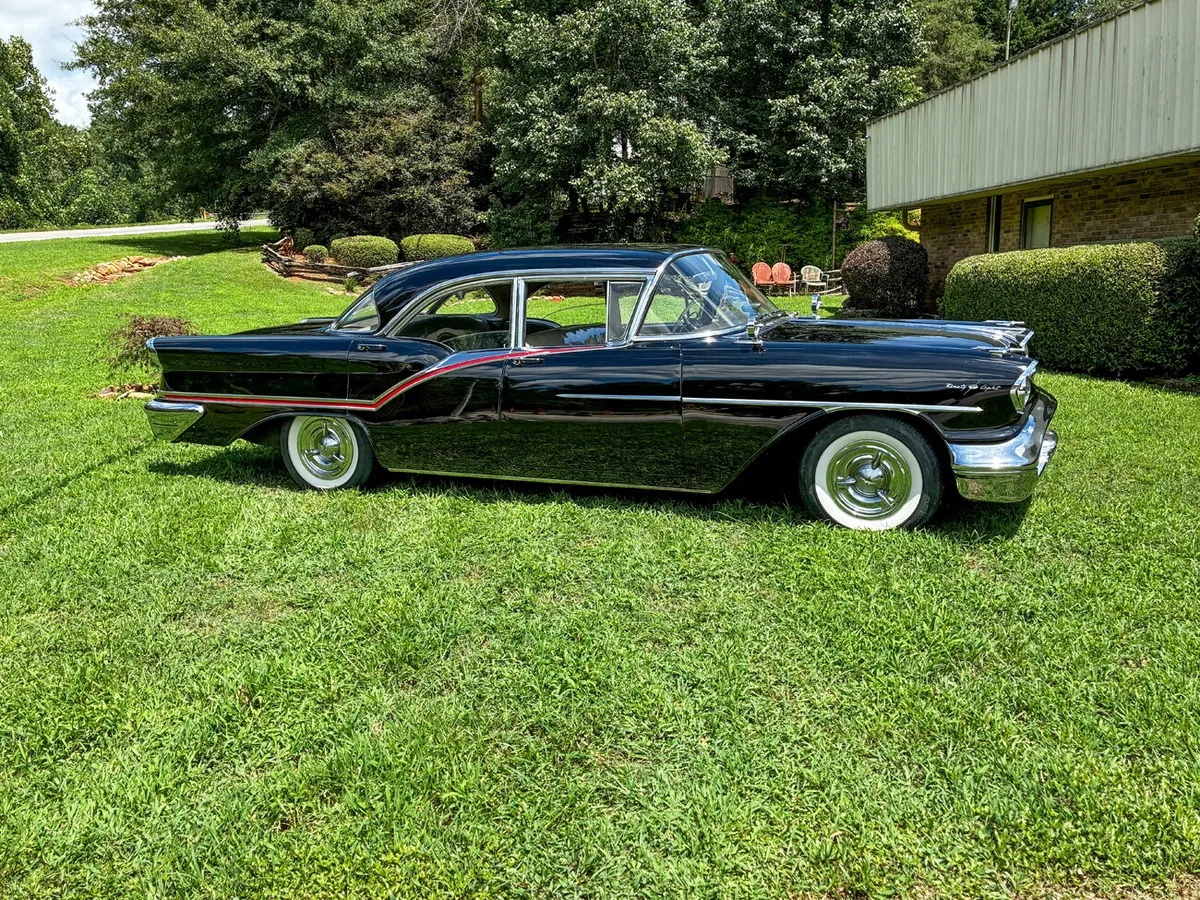 Oldsmobile-98-j-2-1957-Black-Gray-Brocade-Clothe-10