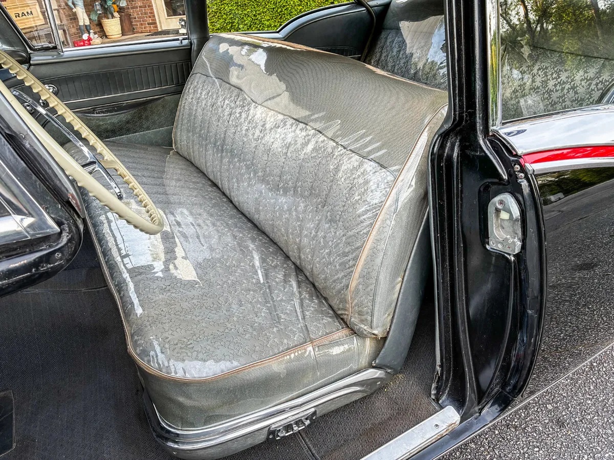 Oldsmobile-98-j-2-1957-Black-Gray-Brocade-Clothe-15