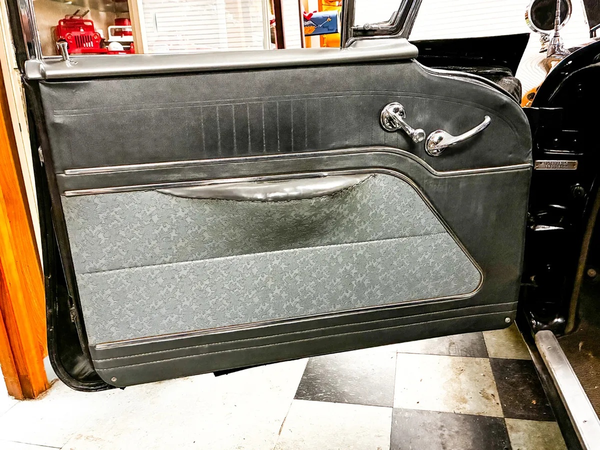 Oldsmobile-98-j-2-1957-Black-Gray-Brocade-Clothe-17