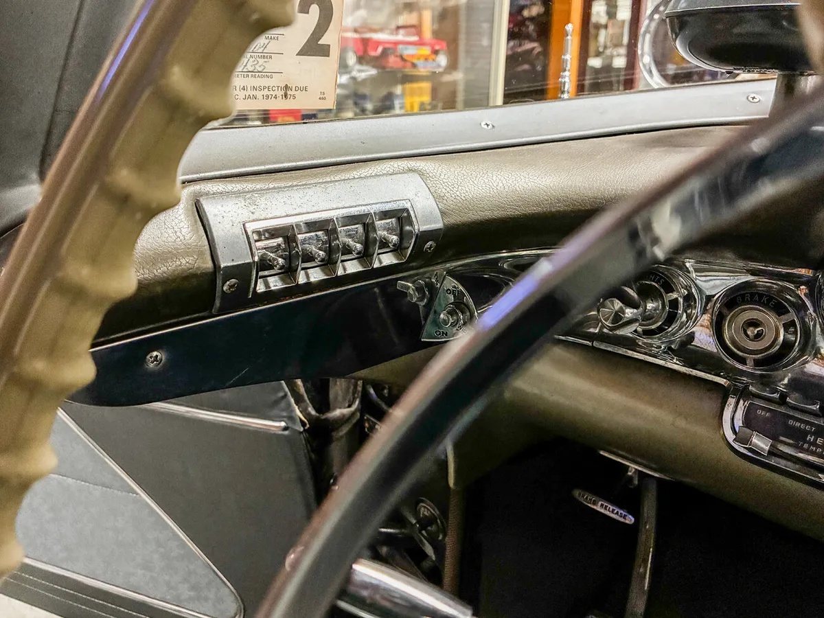Oldsmobile-98-j-2-1957-Black-Gray-Brocade-Clothe-18
