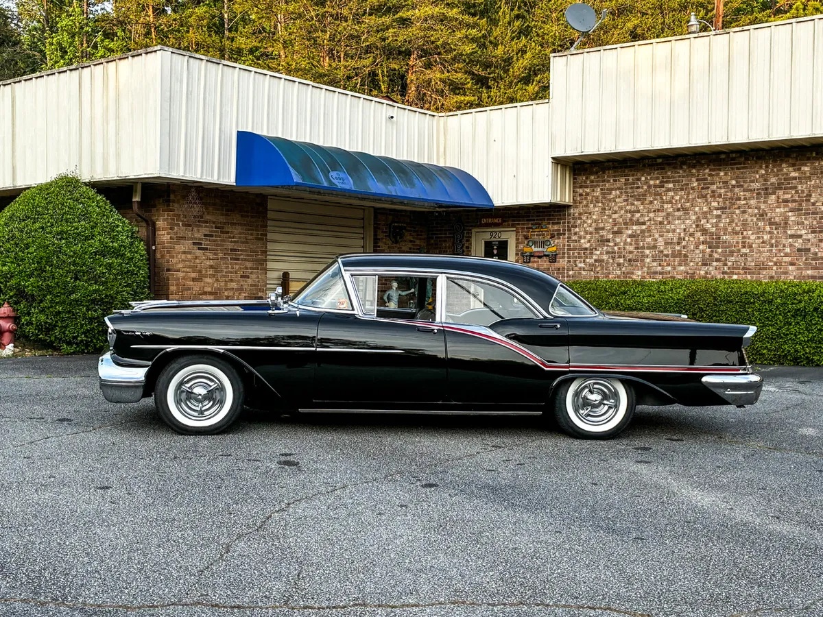 Oldsmobile-98-j-2-1957-Black-Gray-Brocade-Clothe-2