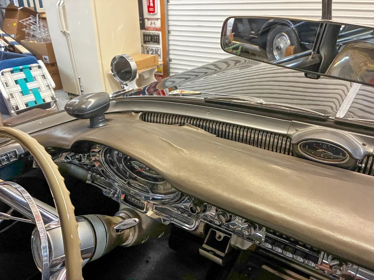 Oldsmobile-98-j-2-1957-Black-Gray-Brocade-Clothe-5