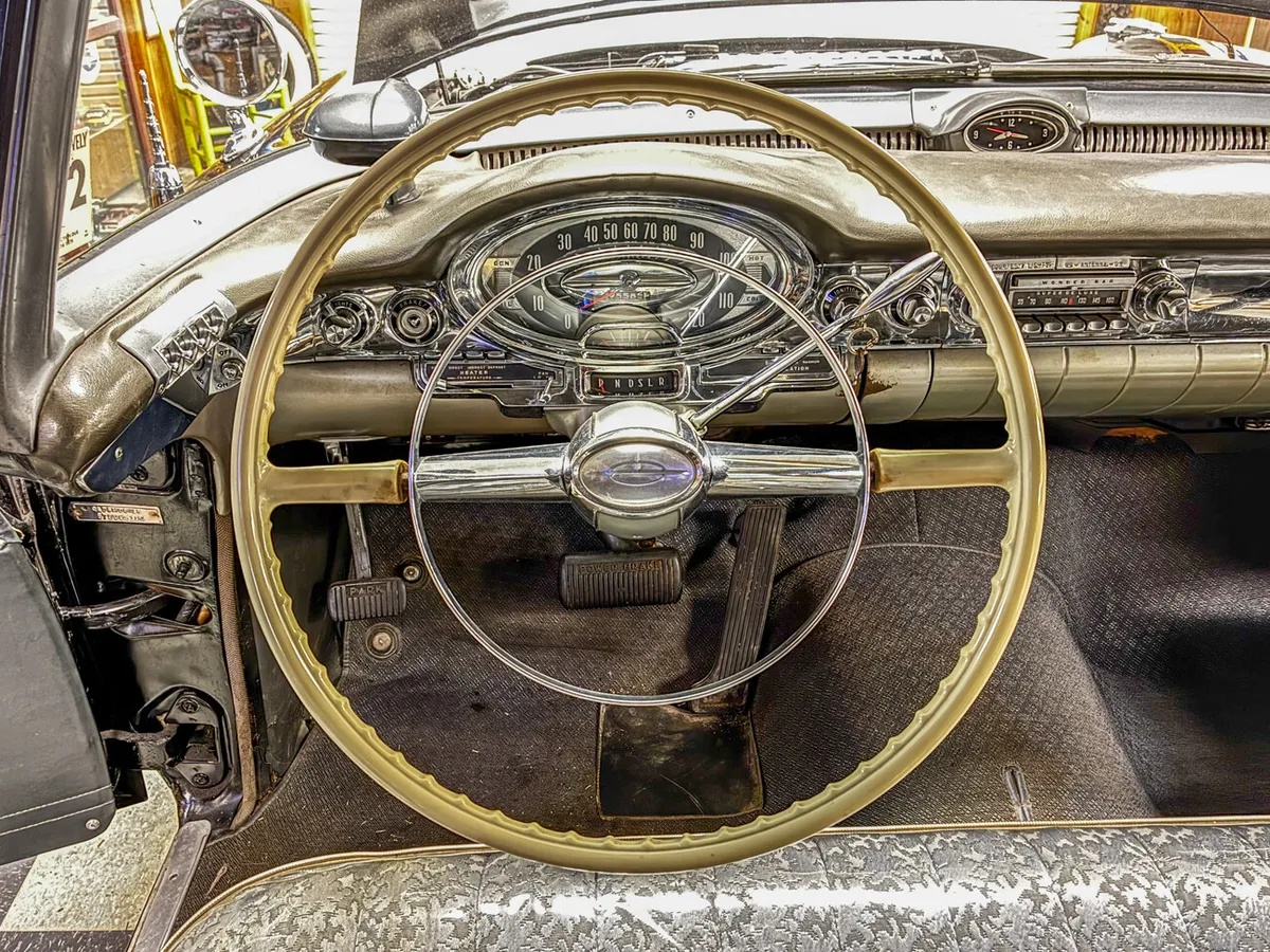 Oldsmobile-98-j-2-1957-Black-Gray-Brocade-Clothe-8
