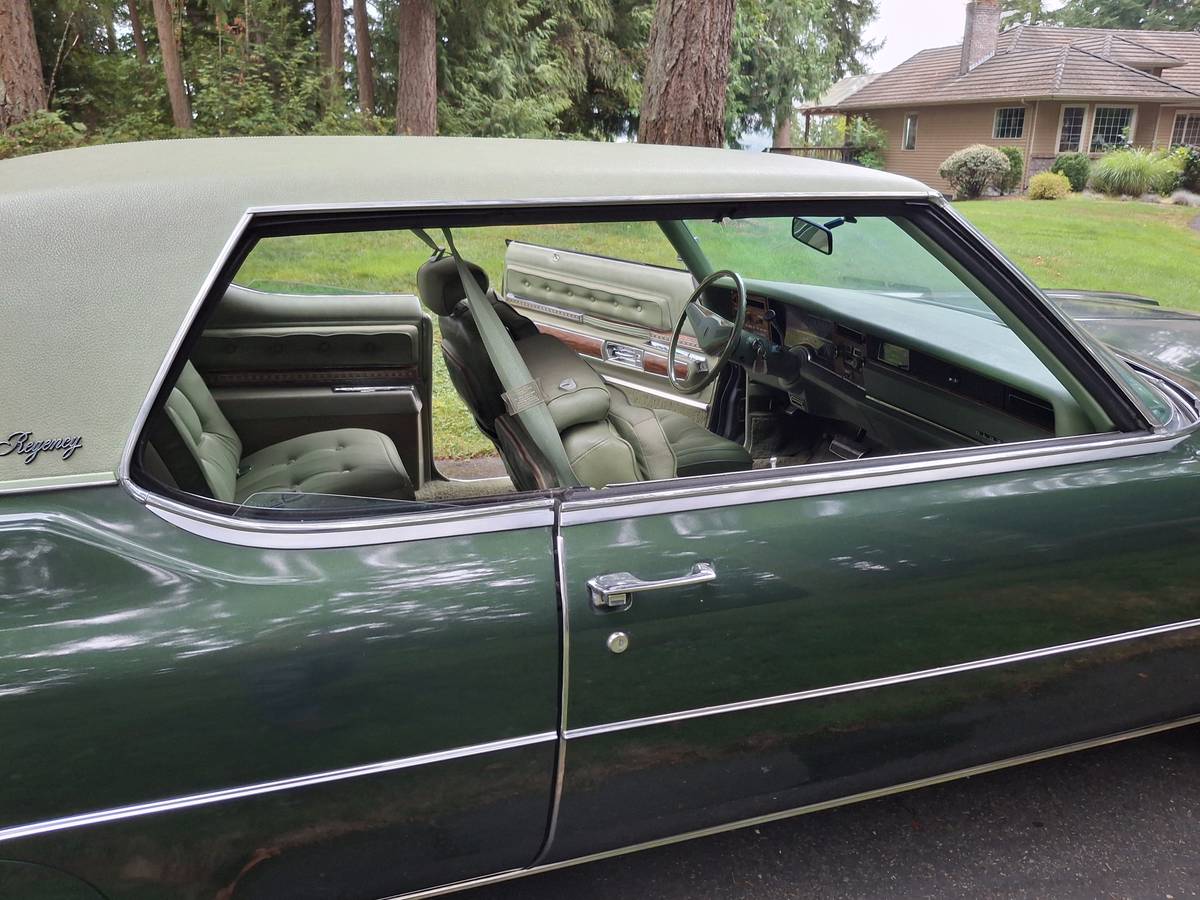 Oldsmobile-98-regency-1974-green-11