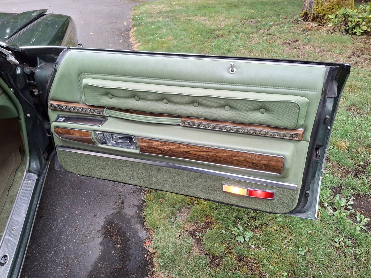 Oldsmobile-98-regency-1974-green-12