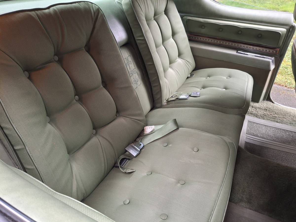 Oldsmobile-98-regency-1974-green-13