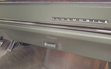 Oldsmobile-98-regency-1974-green-14