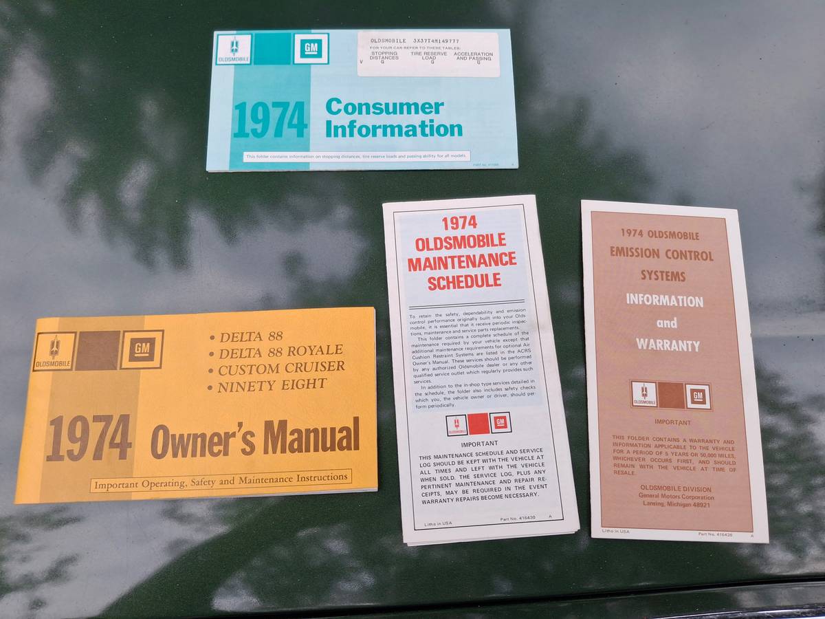 Oldsmobile-98-regency-1974-green-16
