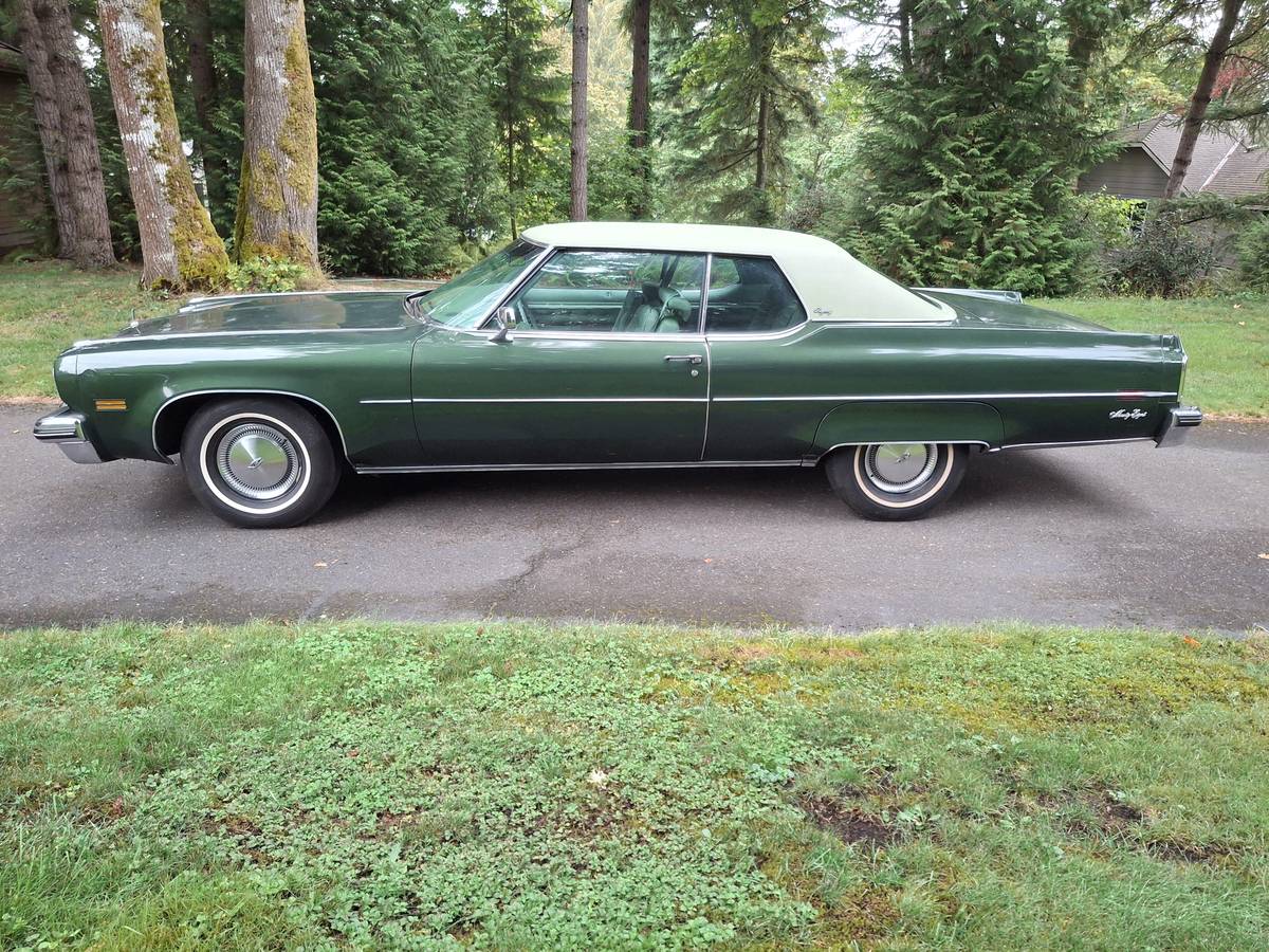 Oldsmobile-98-regency-1974-green-18