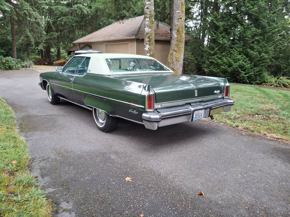 Oldsmobile-98-regency-1974-green-19