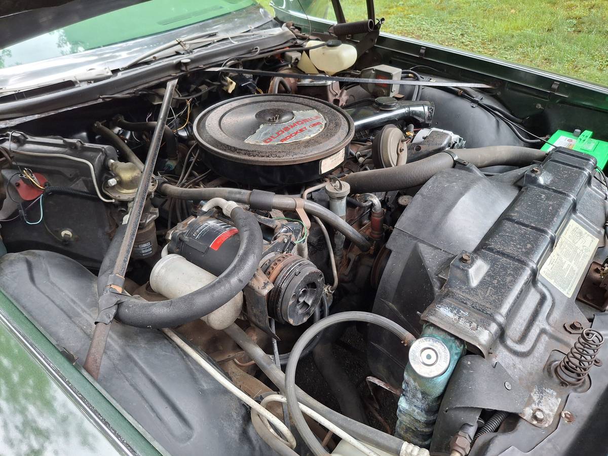 Oldsmobile-98-regency-1974-green-2