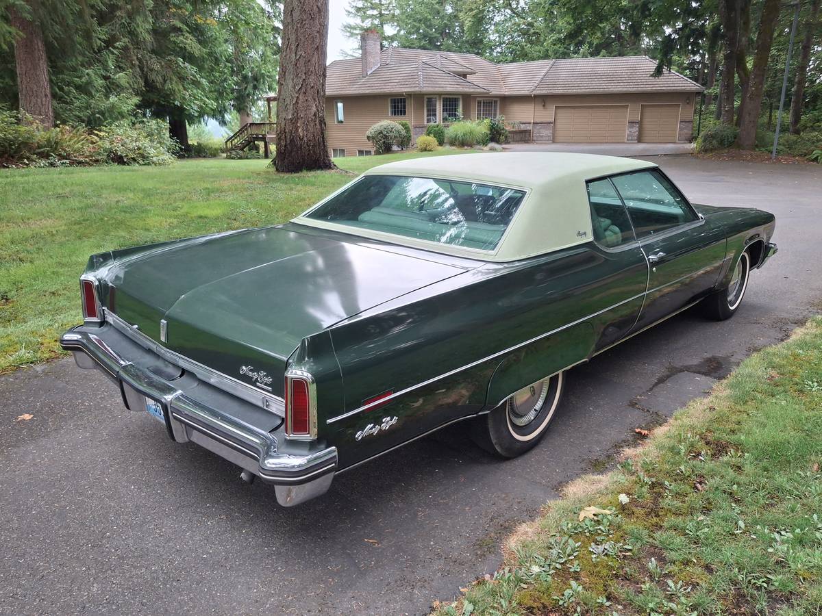 Oldsmobile-98-regency-1974-green-20