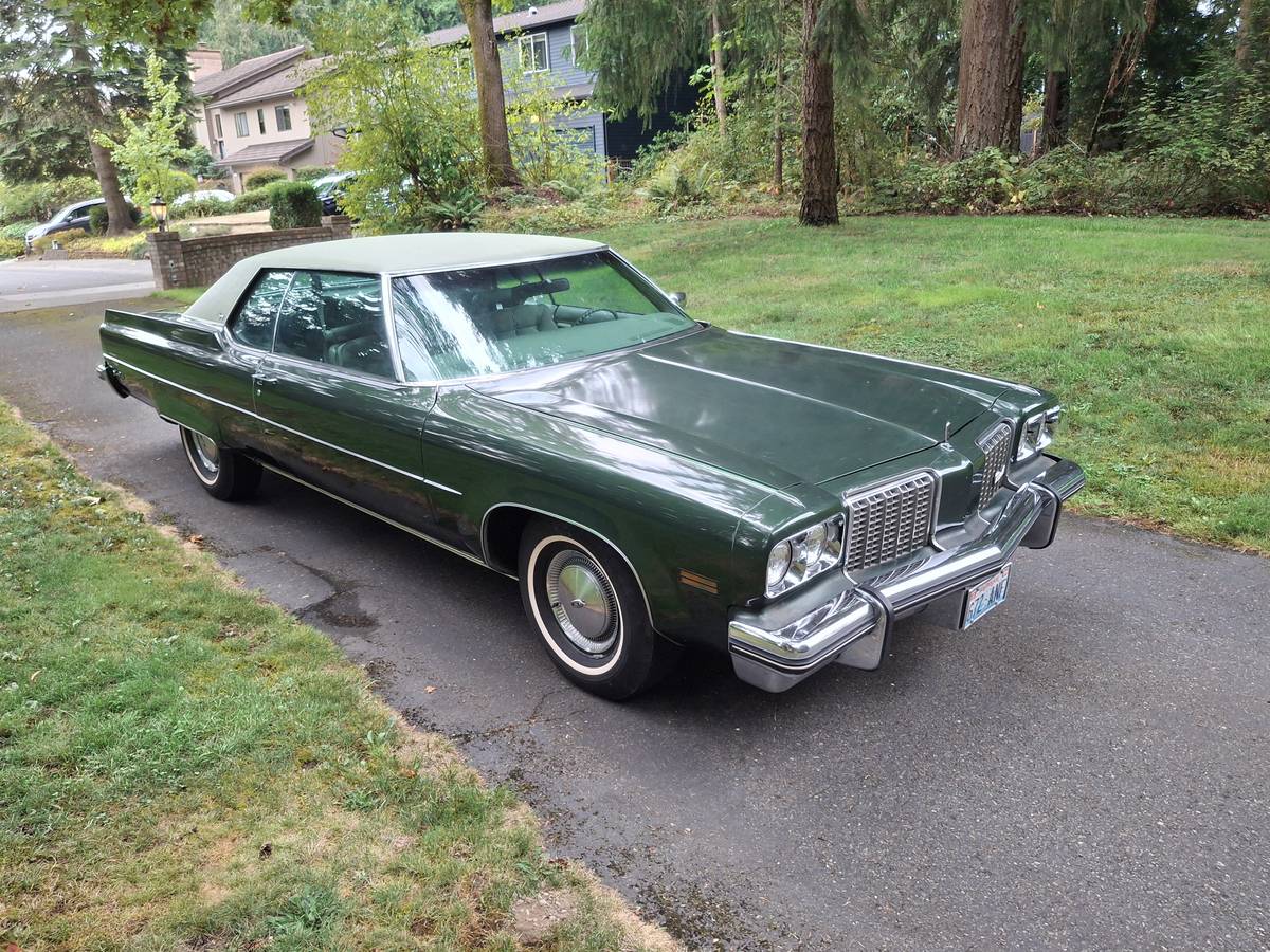 Oldsmobile-98-regency-1974-green-21