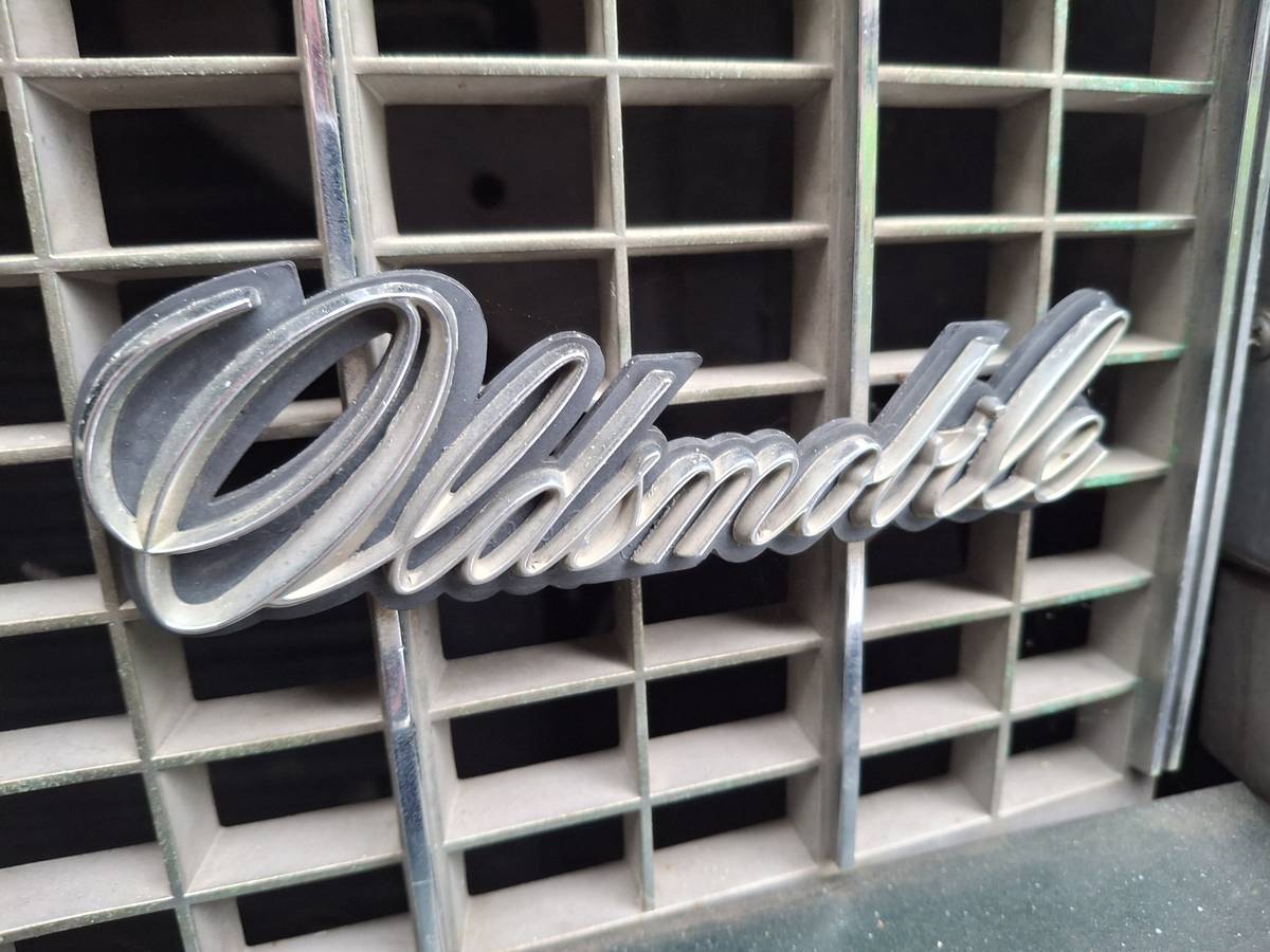 Oldsmobile-98-regency-1974-green-23