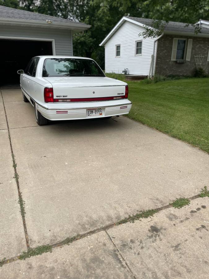 Oldsmobile-98-regency-1994-15