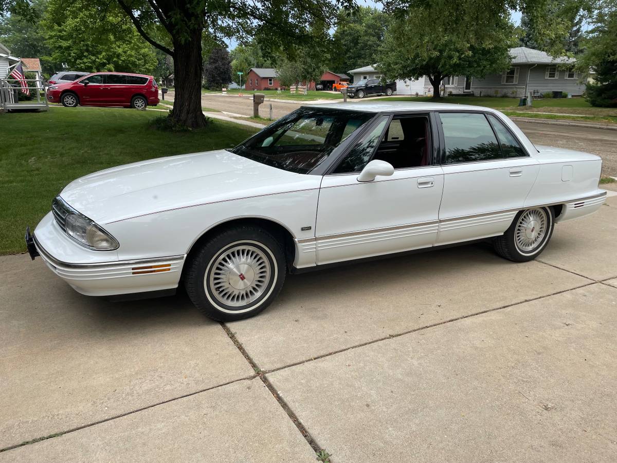 Oldsmobile-98-regency-1994-17