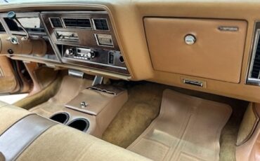 Oldsmobile-Custom-Cruiser-1978-10