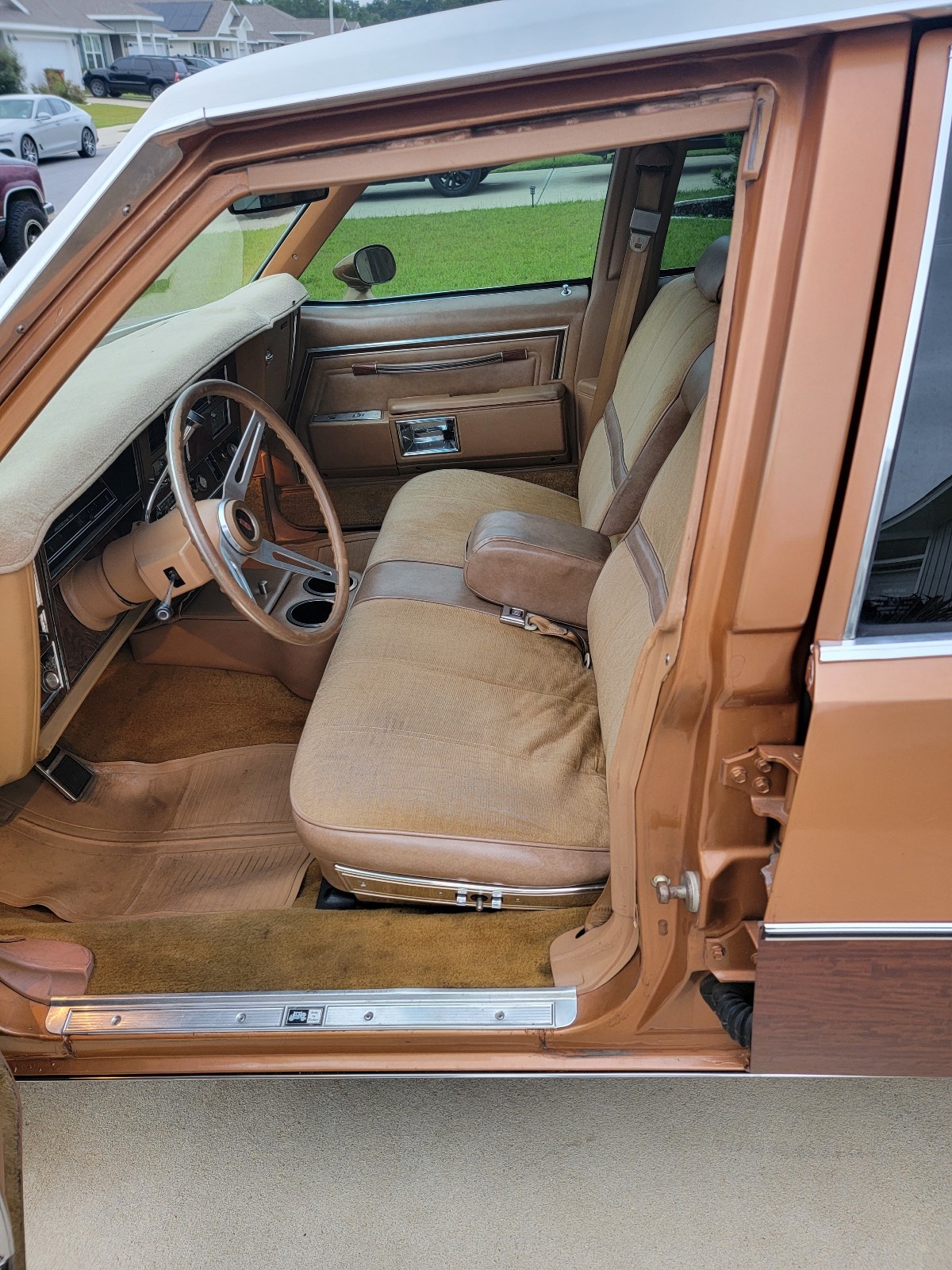 Oldsmobile-Custom-Cruiser-1978-15