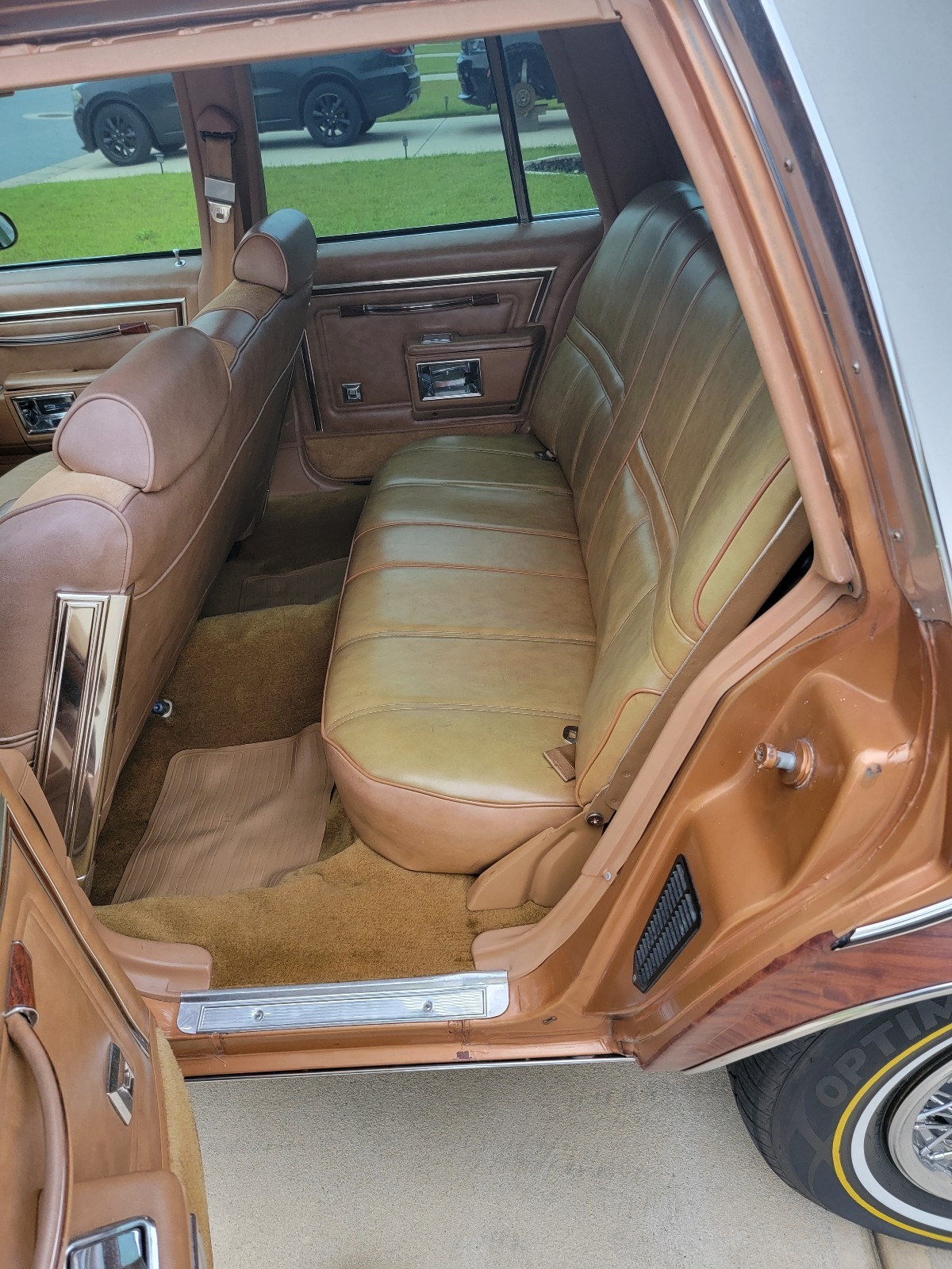 Oldsmobile-Custom-Cruiser-1978-17