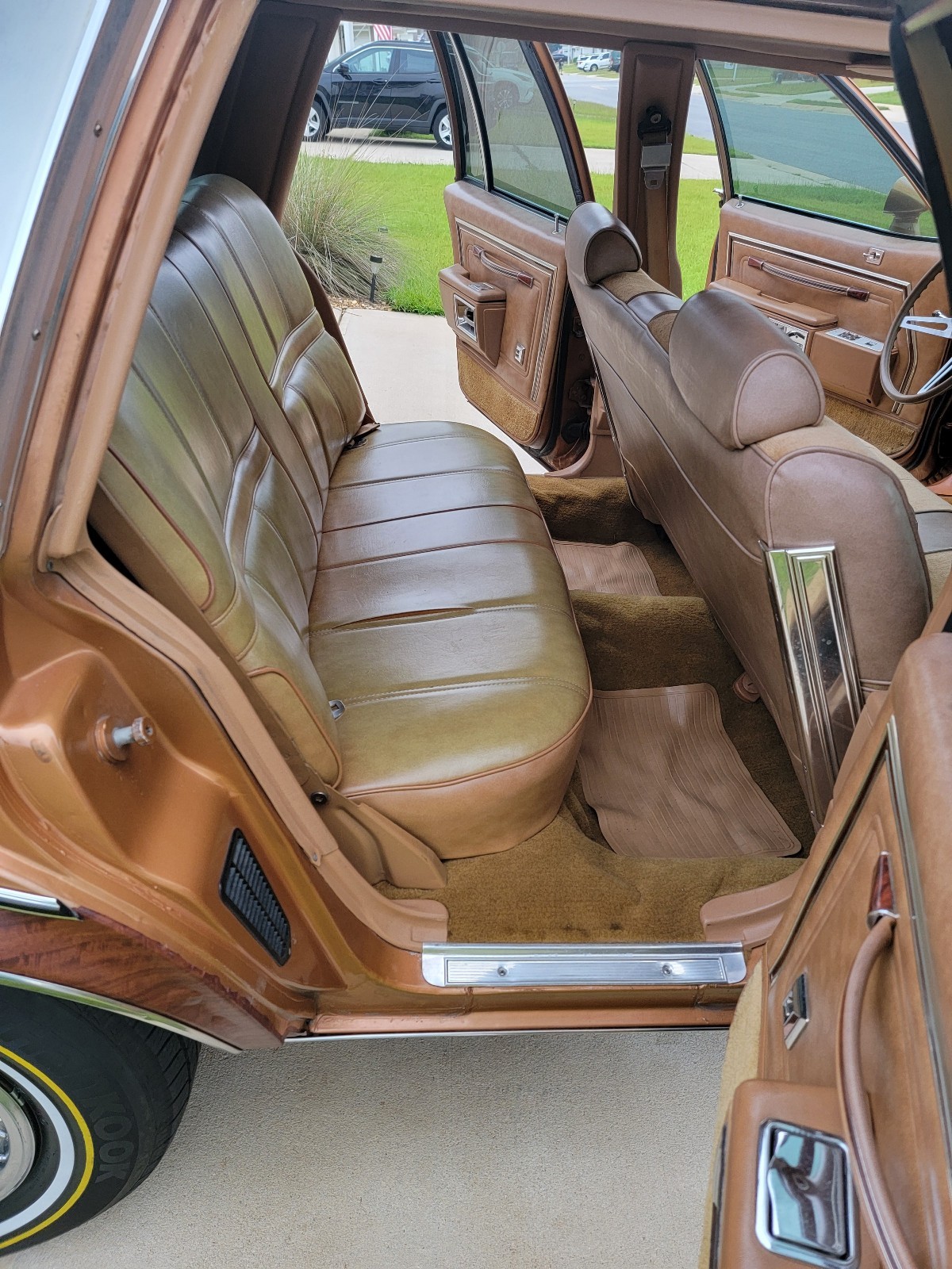 Oldsmobile-Custom-Cruiser-1978-18