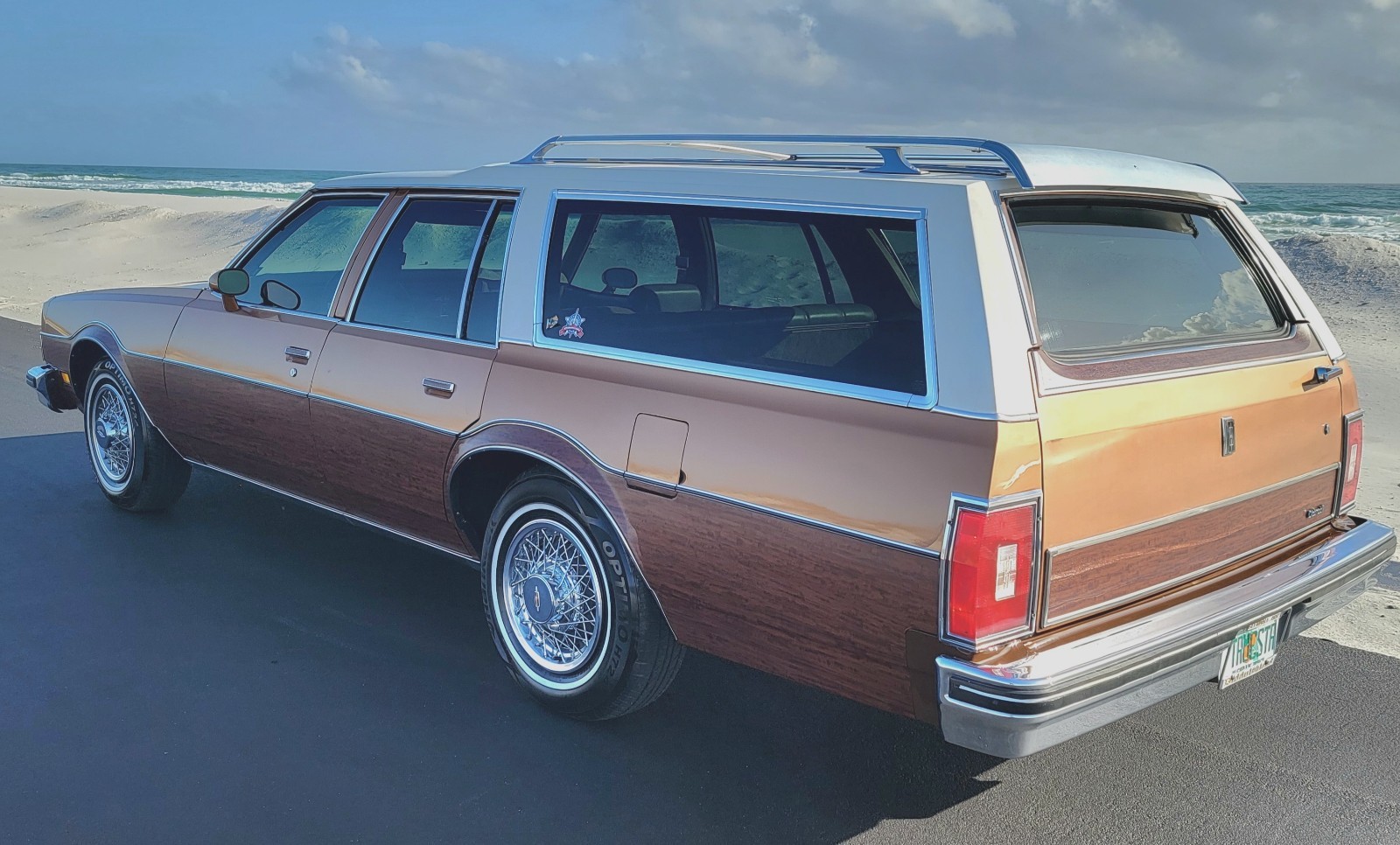 Oldsmobile-Custom-Cruiser-1978-2