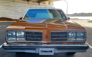 Oldsmobile-Custom-Cruiser-1978-4