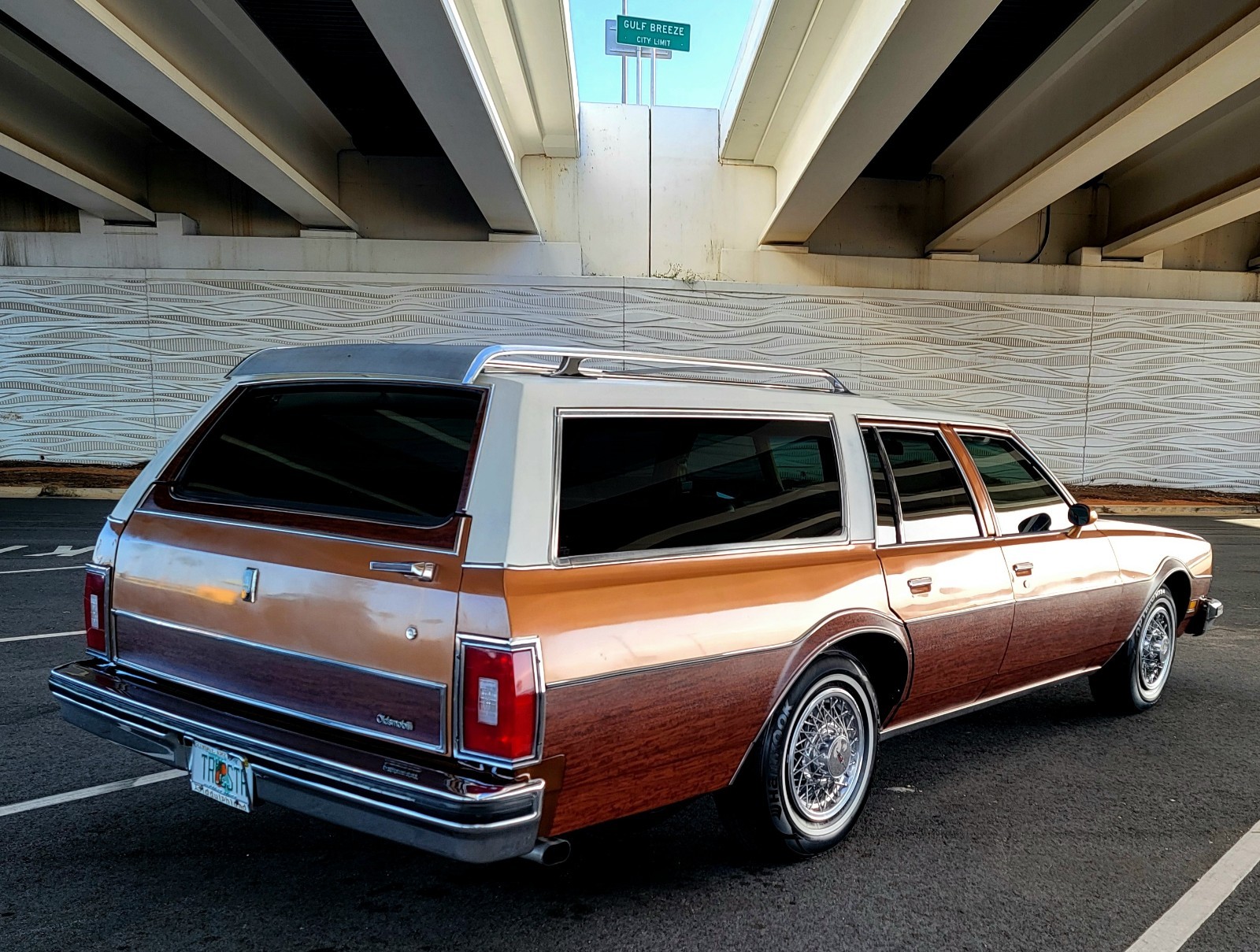 Oldsmobile-Custom-Cruiser-1978-7