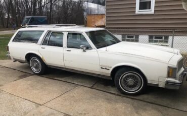 Oldsmobile-Custom-cruiser-1988-White-Tan-2