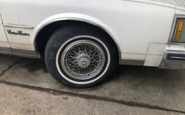 Oldsmobile-Custom-cruiser-1988-White-Tan-7