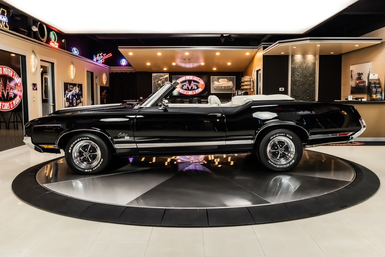 Oldsmobile-Cutlass-1970-Black-1