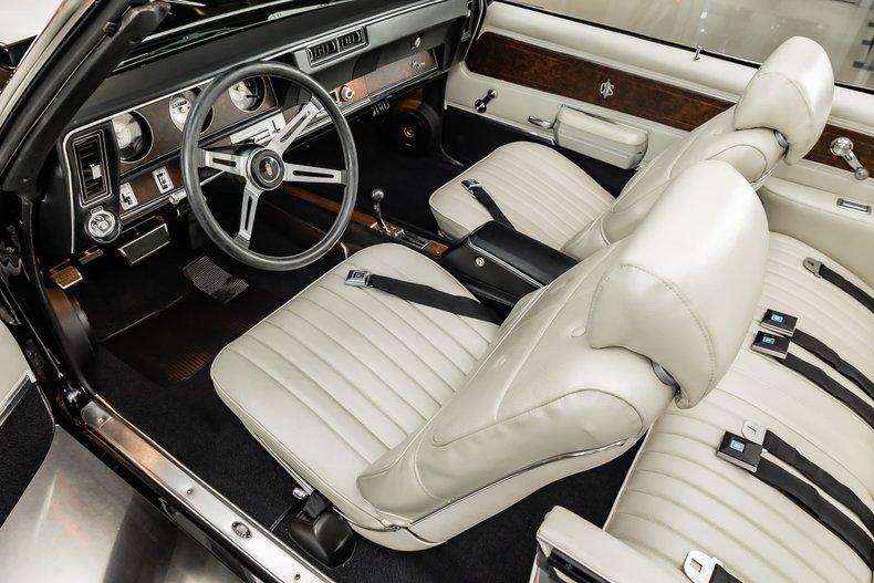 Oldsmobile-Cutlass-1970-Black-11