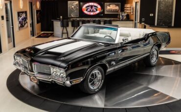 Oldsmobile-Cutlass-1970-Black-13