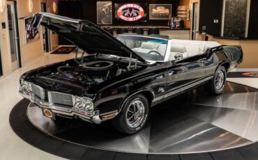 Oldsmobile-Cutlass-1970-Black-14