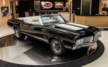 Oldsmobile-Cutlass-1970-Black-17