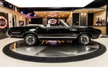 Oldsmobile-Cutlass-1970-Black-18