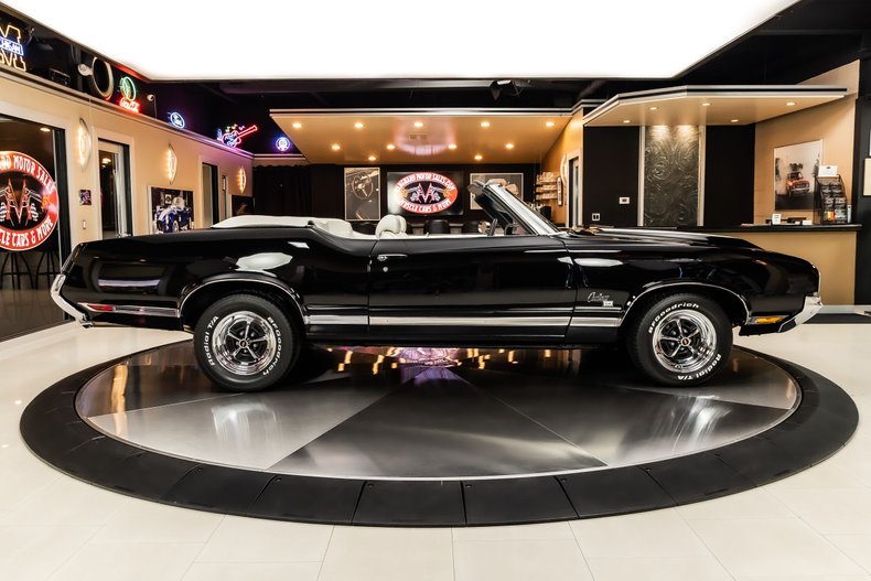 Oldsmobile-Cutlass-1970-Black-18
