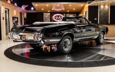 Oldsmobile-Cutlass-1970-Black-19