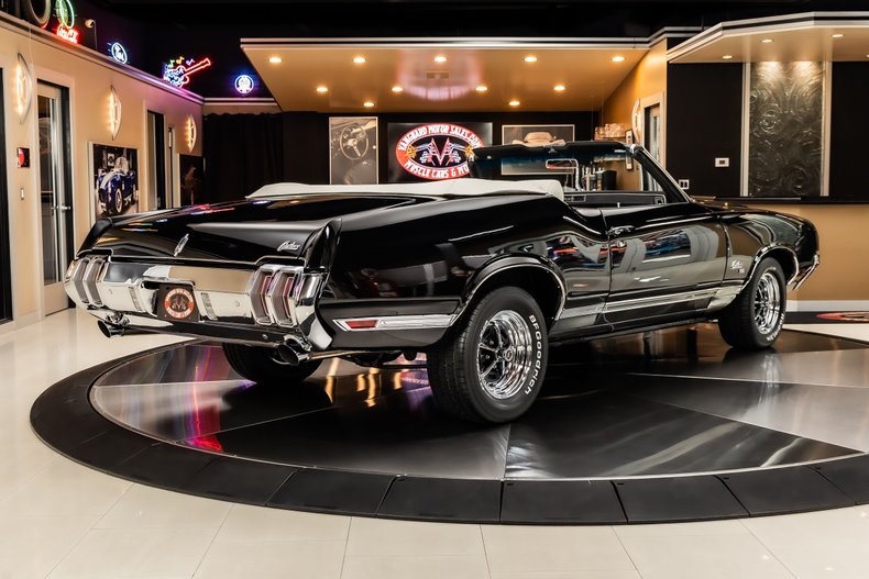 Oldsmobile-Cutlass-1970-Black-19
