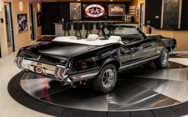 Oldsmobile-Cutlass-1970-Black-20