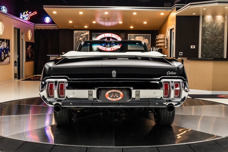 Oldsmobile-Cutlass-1970-Black-21