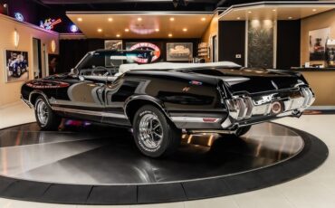 Oldsmobile-Cutlass-1970-Black-23