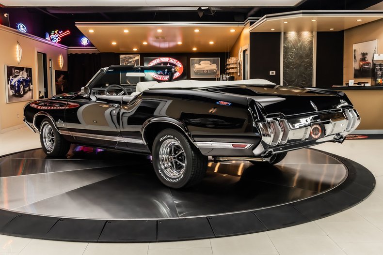 Oldsmobile-Cutlass-1970-Black-23