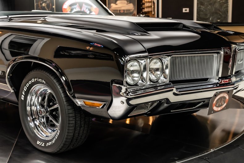 Oldsmobile-Cutlass-1970-Black-26